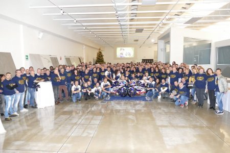 Il Team Del Conca Gresini Moto3 rivive nelle immagini del nuovo trionfo di Jorge Martin brindisi%20d%20natale%202018 - Ceramica del Conca