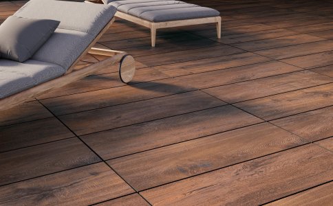 Venature profonde, veritiere e materiche per superfici outdoor tridimensionali Del_Conca_Dinamika_Outdoor_Mahogany_01 - Ceramica del Conca